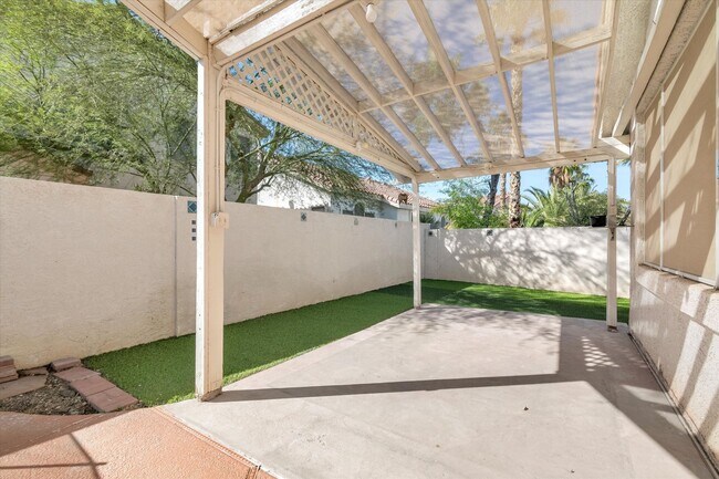 Building Photo - Great Single Story Summerlin Area Pool Home