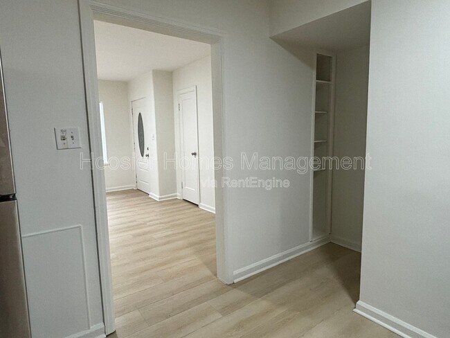 Building Photo - 1509 N Chester Ave