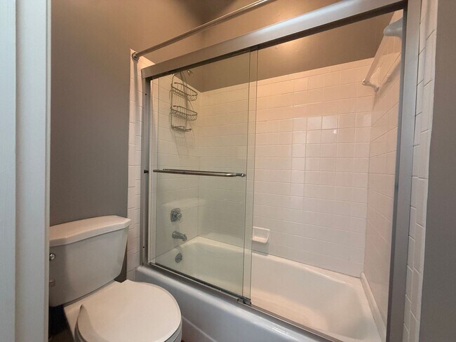Building Photo - Completely Renovated Downtown Memphis Loft with Rooftop Skyline Views.