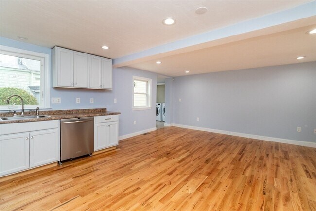 Building Photo - 15 Buckingham St