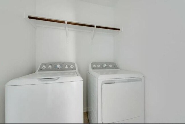 Building Photo - For Rent: Beautiful 4-Bedroom Home in Sherman, TX