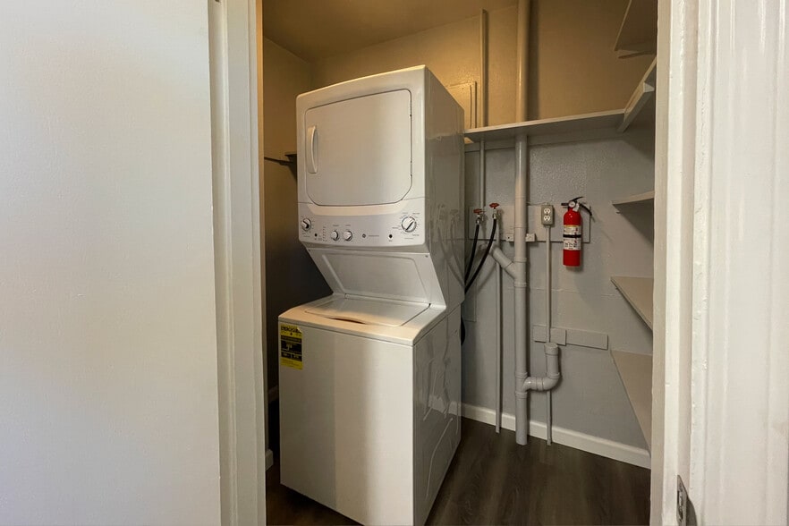 Building Photo - 2102 W 28th St