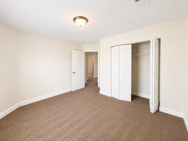 Building Photo - 52 Cane Hill Dr