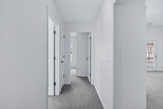 Building Photo - 568 Marshview Dr