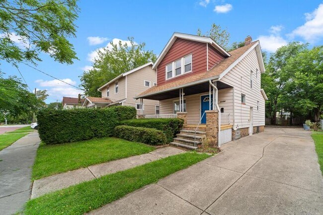 Building Photo - 11100 Thrush Ave