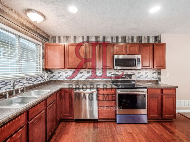 Building Photo - 1880 Prominence Dr