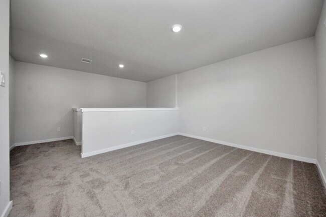 Building Photo - 473 Shoreview Dr