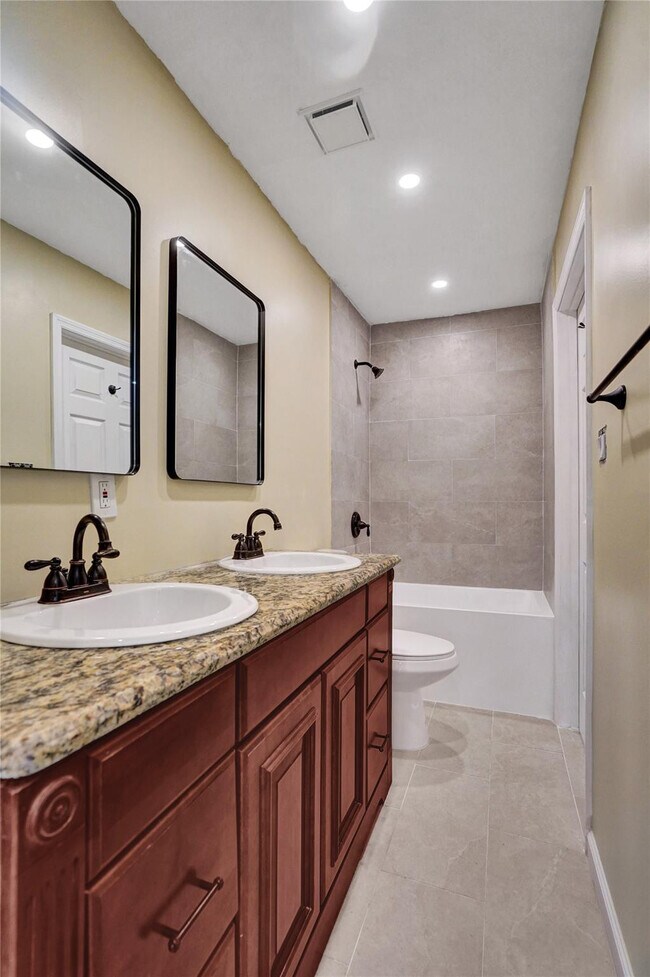 Building Photo - 2442 Garfield St