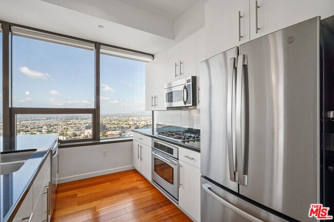 Building Photo - 1100 Wilshire Blvd