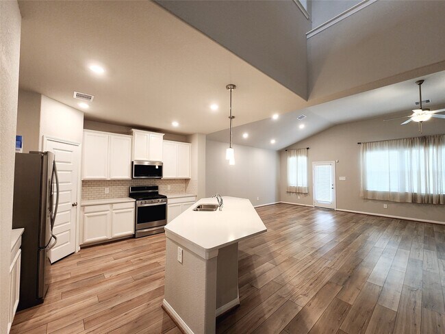 Building Photo - 10714 Clfs Vw Dr