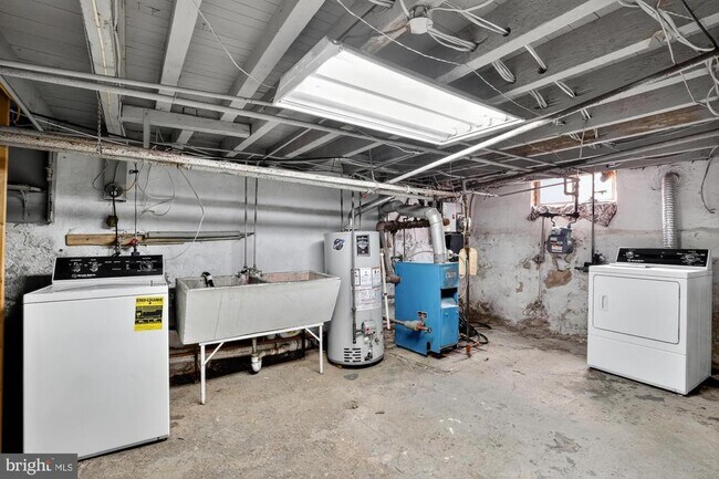 Building Photo - 2343 E Huntingdon St