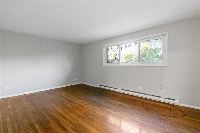 Building Photo - 1S239 Stratford Ln