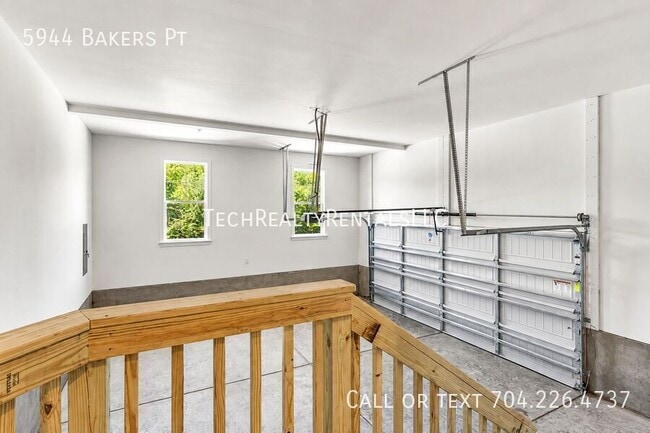 Building Photo - 5944 Bakers Point