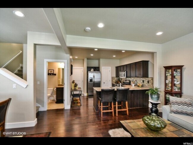 Building Photo - 1293 S Mountain Crest Dr