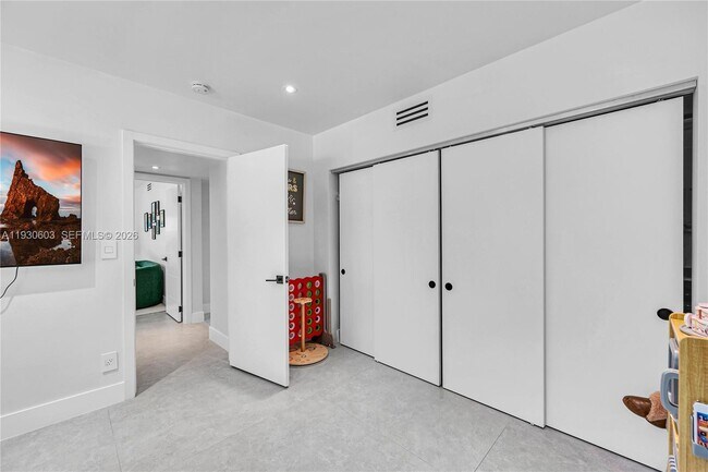 Building Photo - 11340 SW 74th Ct