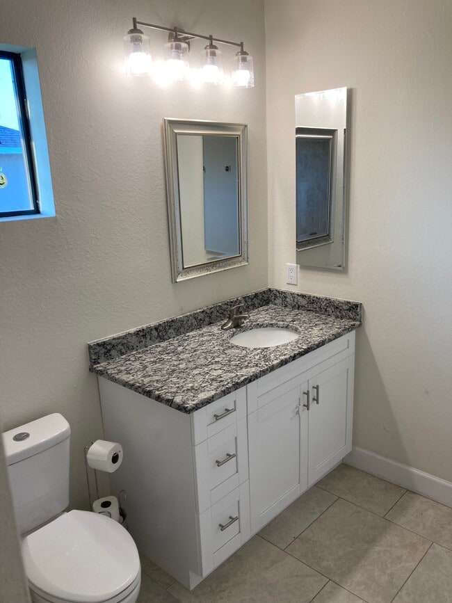 Building Photo - 350 Piper Ave