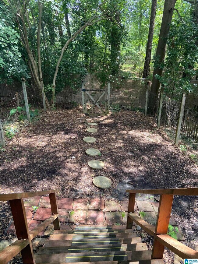 Building Photo - 205 Old Rocky Ridge Ln