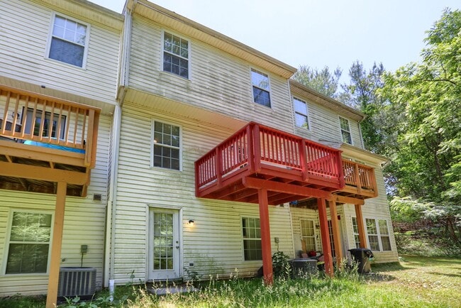 Building Photo - Contemporary Living At It's Finest in Lovely Owings Mills!!