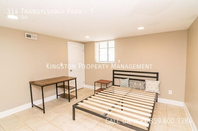 Building Photo - 314 Transylvania Park