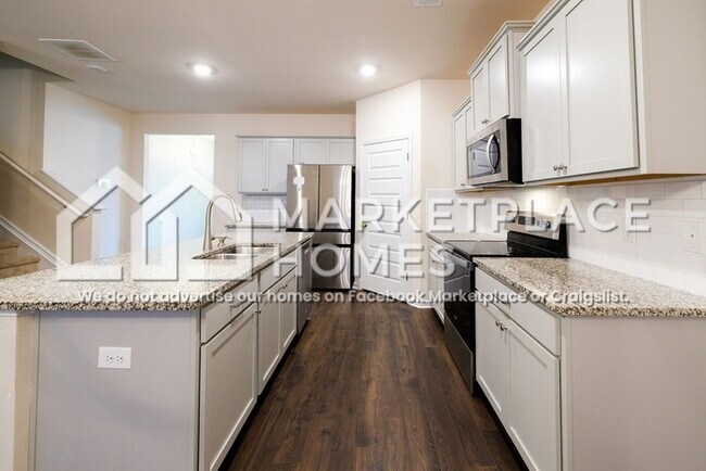 Building Photo - 559 Post Oak Ln