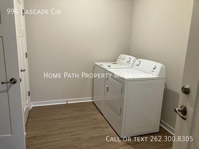 Building Photo - 994 Cascade Cir