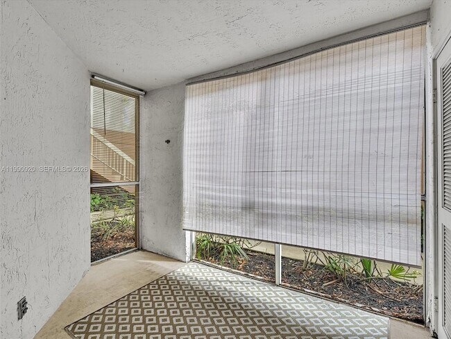 Building Photo - 9777 Westview Dr