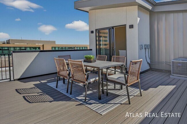 Building Photo - 830 Cherry St