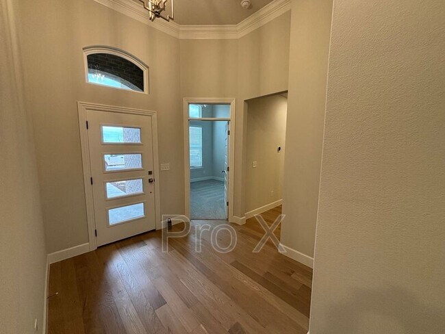 Building Photo - 1908 Charles St