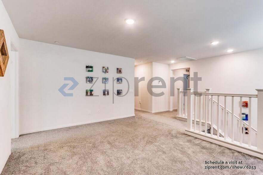 Building Photo - Unit