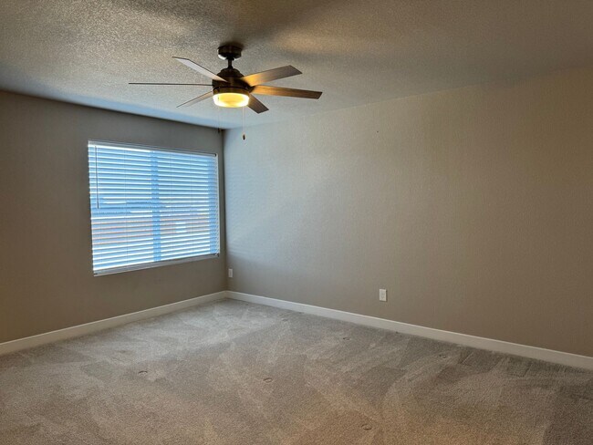 Building Photo - Like new 3 bed, 2.5 bath, 2 car in Lorson Ranch!