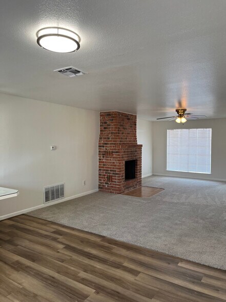 Building Photo - 1805 Greenwood Ln