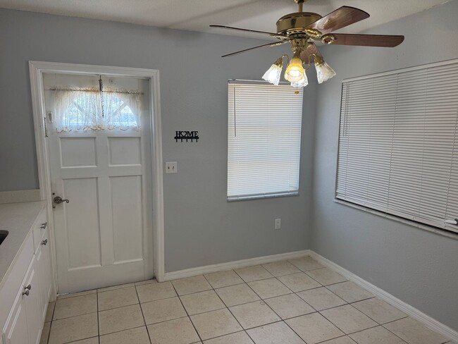 Building Photo - 2Br/1Ba With Golden Beach Access