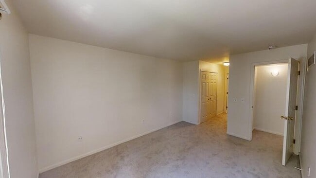 Building Photo - 455 Village Oaks Ct