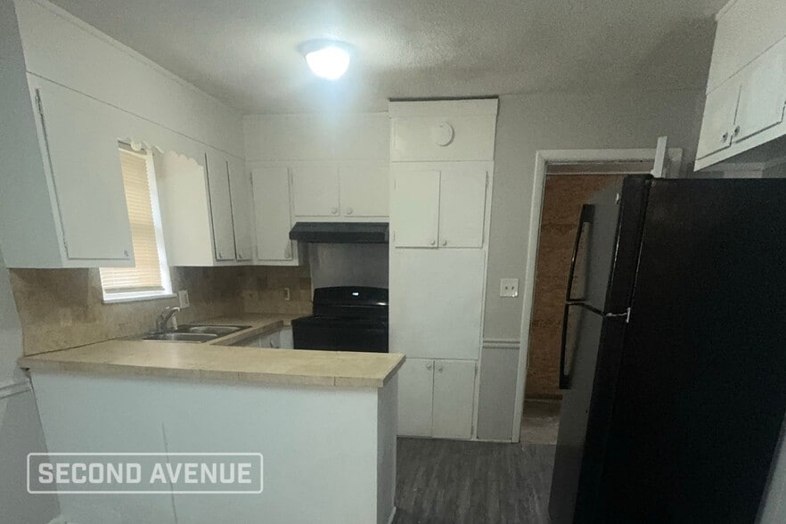 Building Photo - 510 Denise Dr SW