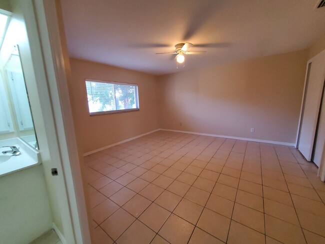 Building Photo - 1436 SE 33rd Terrace