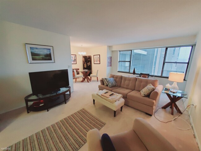 Building Photo - 1 br, 1 bath Condo - 44 Strawberry Hill Av...
