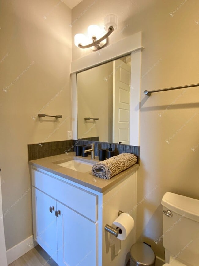 Building Photo - Luxury Single-Level 3BR - 3.5BA Living in Tetherow