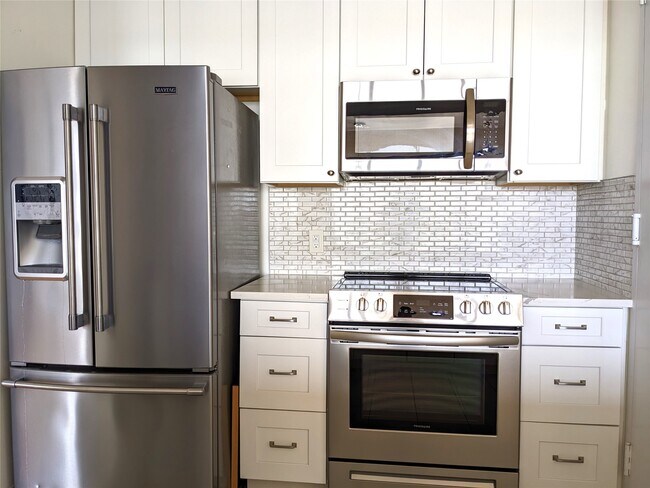 Building Photo - 5001 Woodway Dr