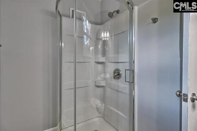Building Photo - 4057 Rosewood Dr