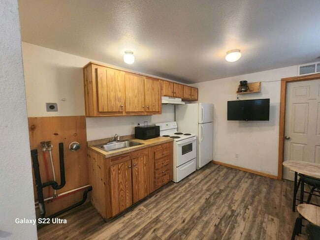 Building Photo - 1122 Gary Terrace