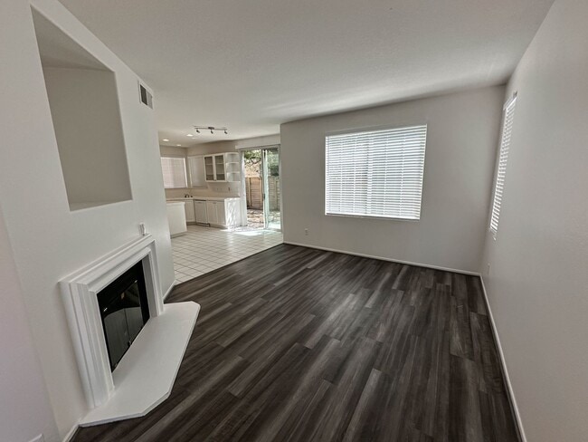 Building Photo - Charming 4-Bedroom Home with a Private Yard & Community Pool in Valencia!