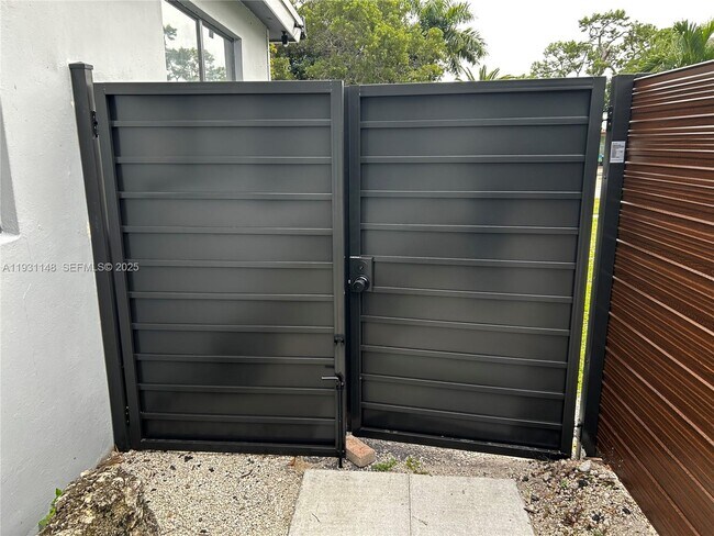 Building Photo - 2809 SW 8th St