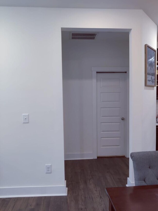 Building Photo - 4 Bedroom Townhome for Rent Apex