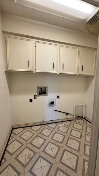 Building Photo - 3018 Apple Valley Dr