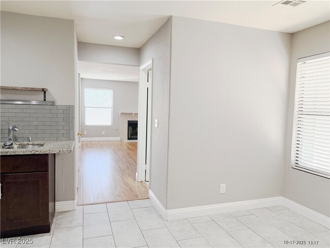 Building Photo - 2062 Club Crest Way