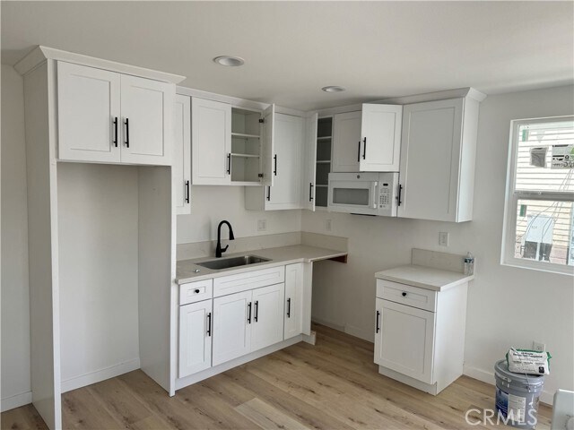 Building Photo - 922 E Lanzit Ave