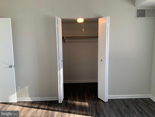 Building Photo - 4410 Oglethorpe St