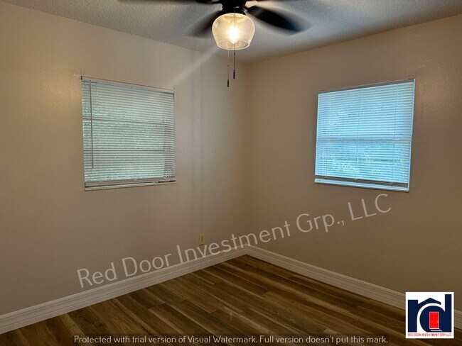 Building Photo - Renovated Spacious 2/2~w/All-in One Washer/Dryer & New AC~Deland