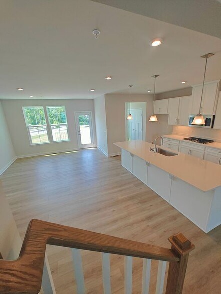 Building Photo - 109 S Durham Dr