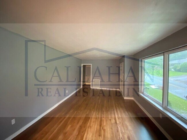 Building Photo - Park Hill Updated 4 bedroom